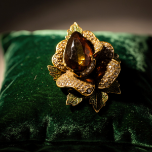 Broche « élégance parisienne »